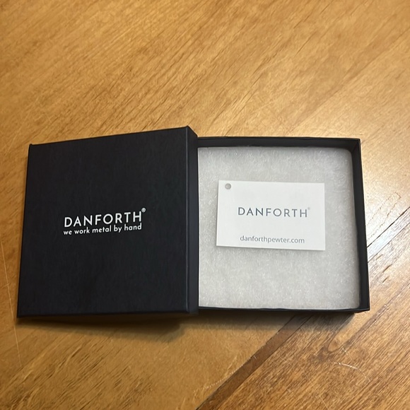 Danforth Creemee Canada Ornament - Pewter - Picture 4 of 4